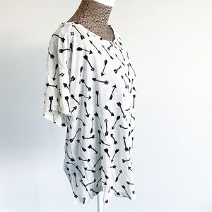 Arrow Detail Tee Shirt